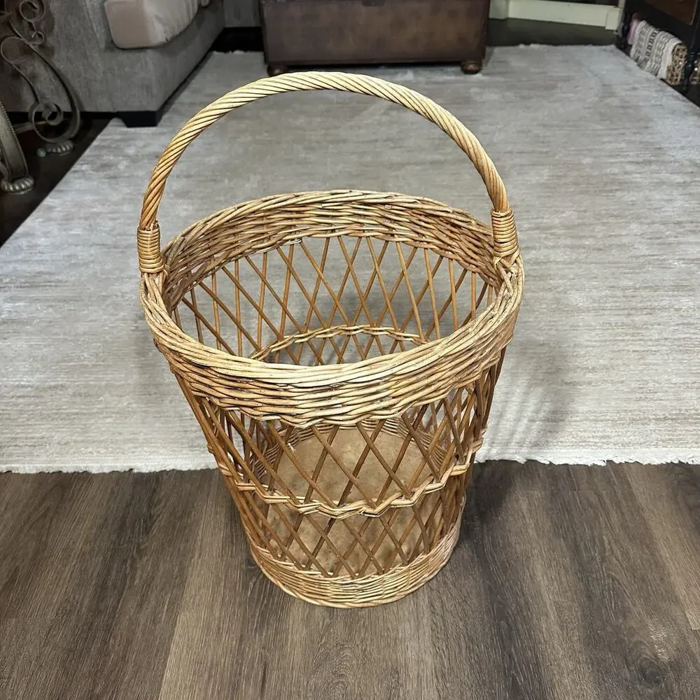 Vtg Large Wicker Rattan Woven Lattice Laundry Storage Basket w/ Handle Brown 26